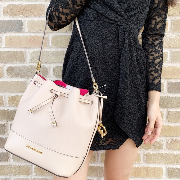 Gaby’sBags👜💕-Michael Kors Bucket Shoulder Bag - Picture 2 of 3